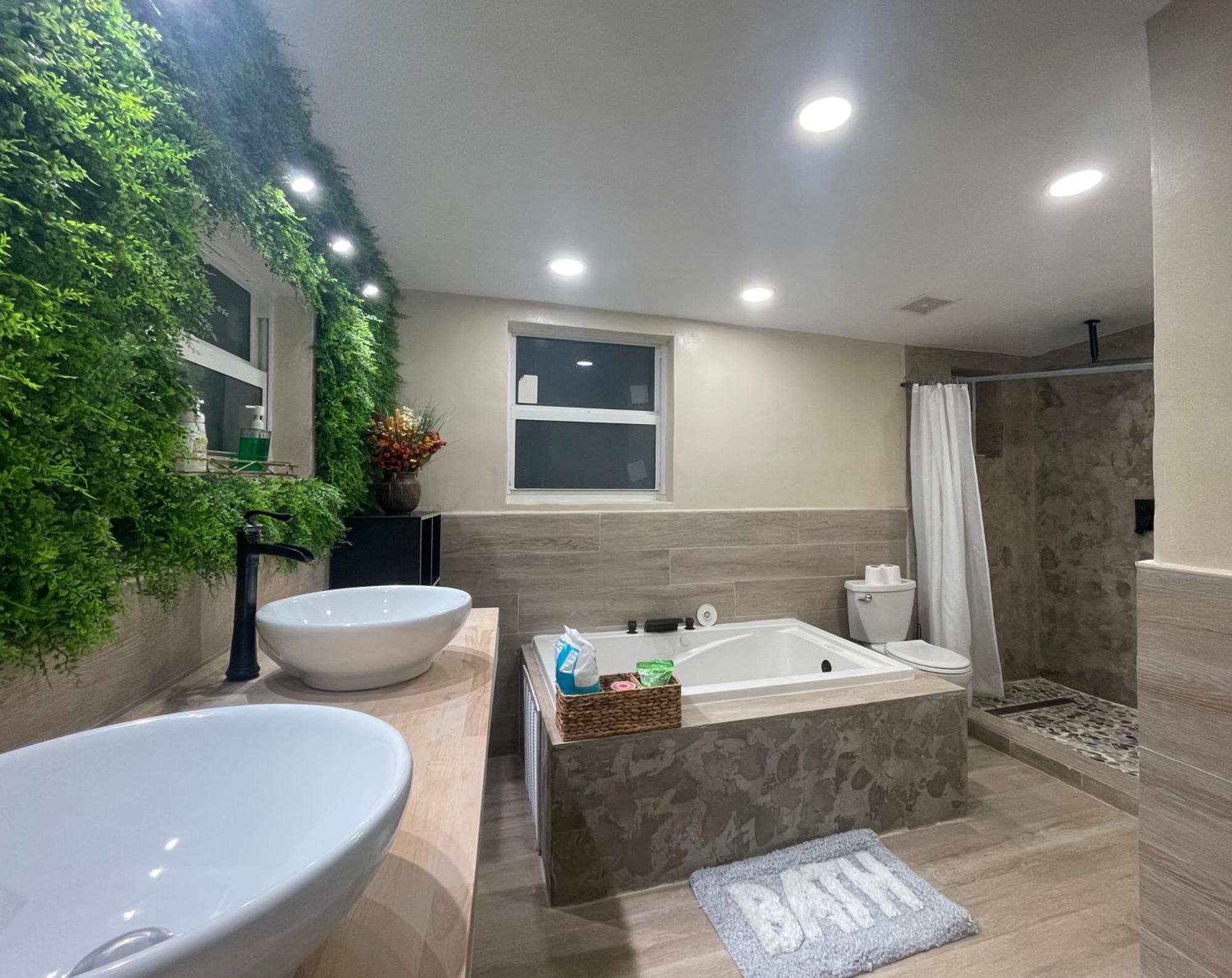 Akeyi Miami305 Private Bedrooms Bagian luar foto